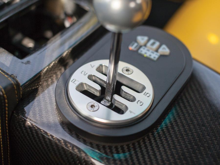 Детали интерьера Lamborghini Diablo GT 2001 года  (фото 30 из 32)